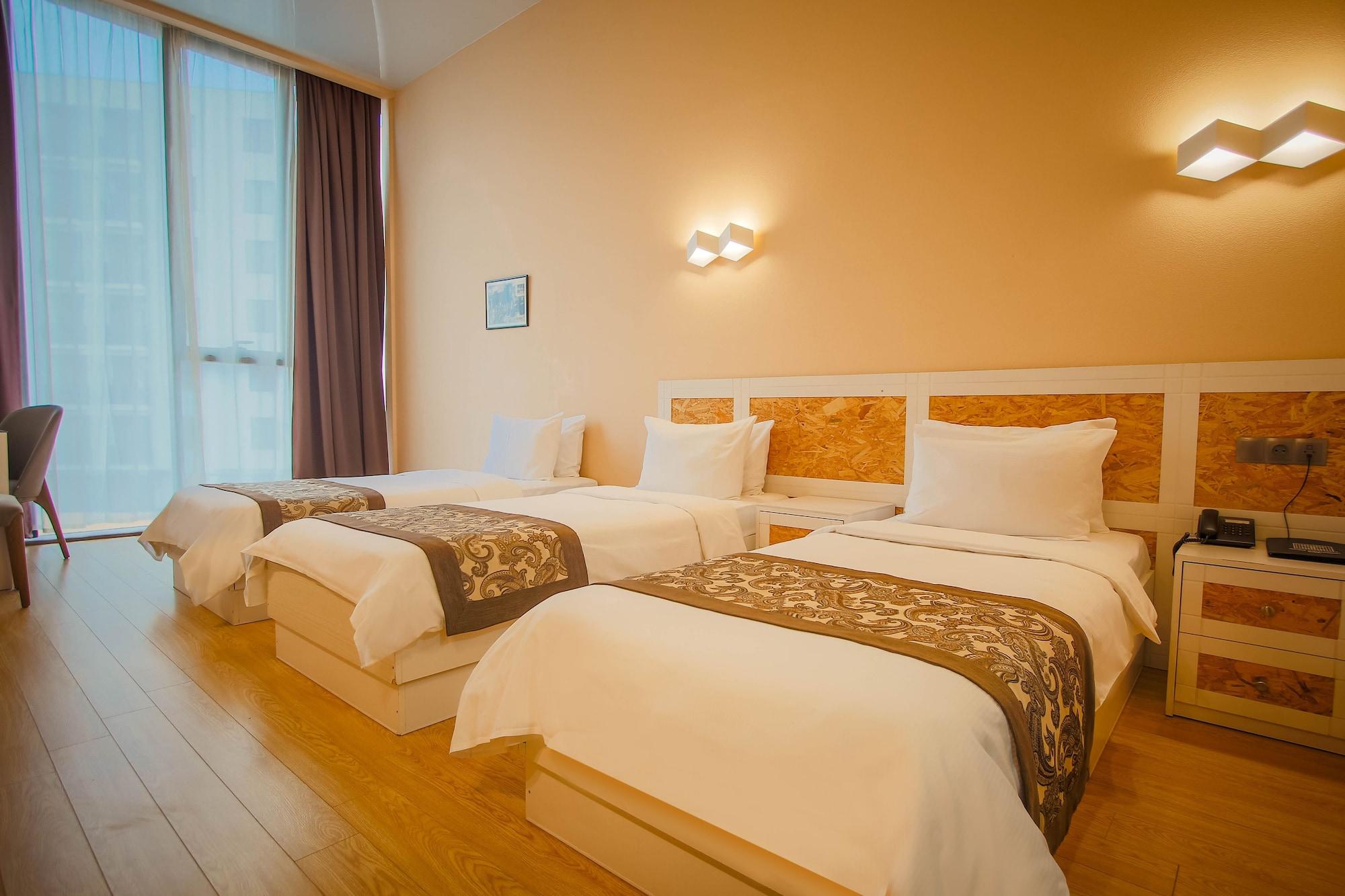 Iveria Inn Hotel Tbilisi Exterior foto